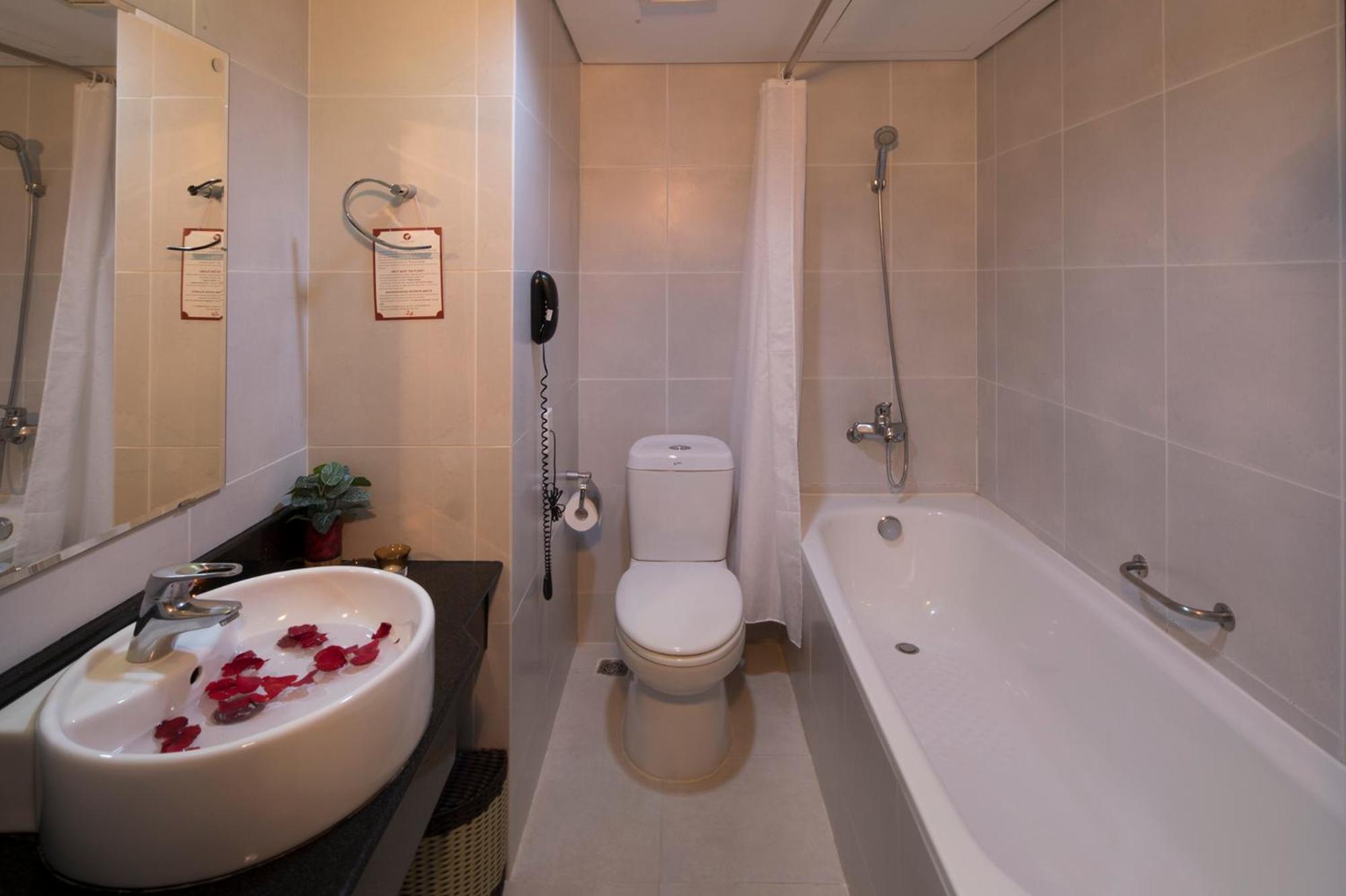 Vien Dong - Near Bui Vien Walking Street Hotel 3*