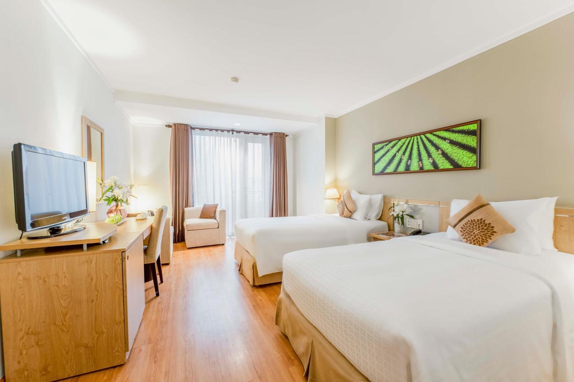 होटल Vien Dong - Near Bui Vien Walking Street 3*