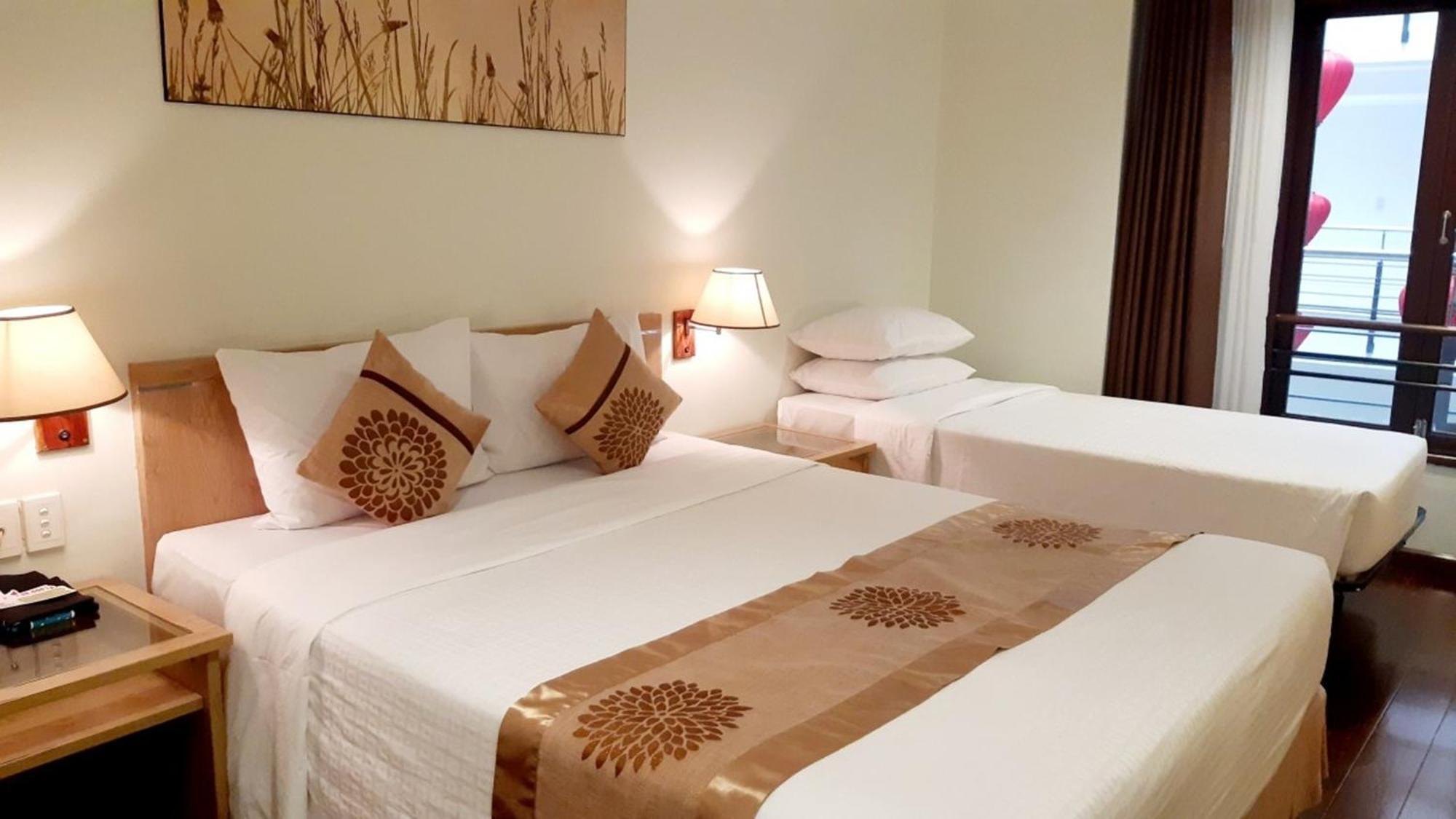 Hotel Vien Dong - Near Bui Vien Walking Street 3*